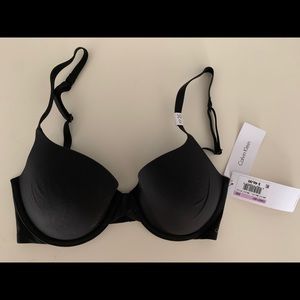NWT Calvin Klein T-shirt Bra 30D